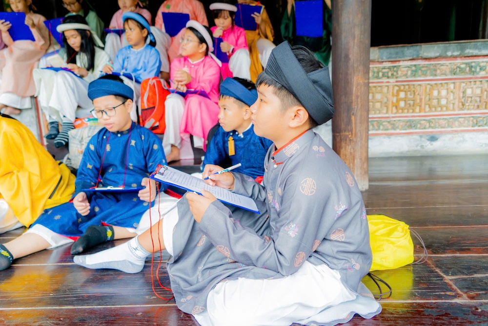 ao_dai_006_grce Bài cuối - Mạnh mẽ cùng công nghiệp văn hóa - ảnh 2