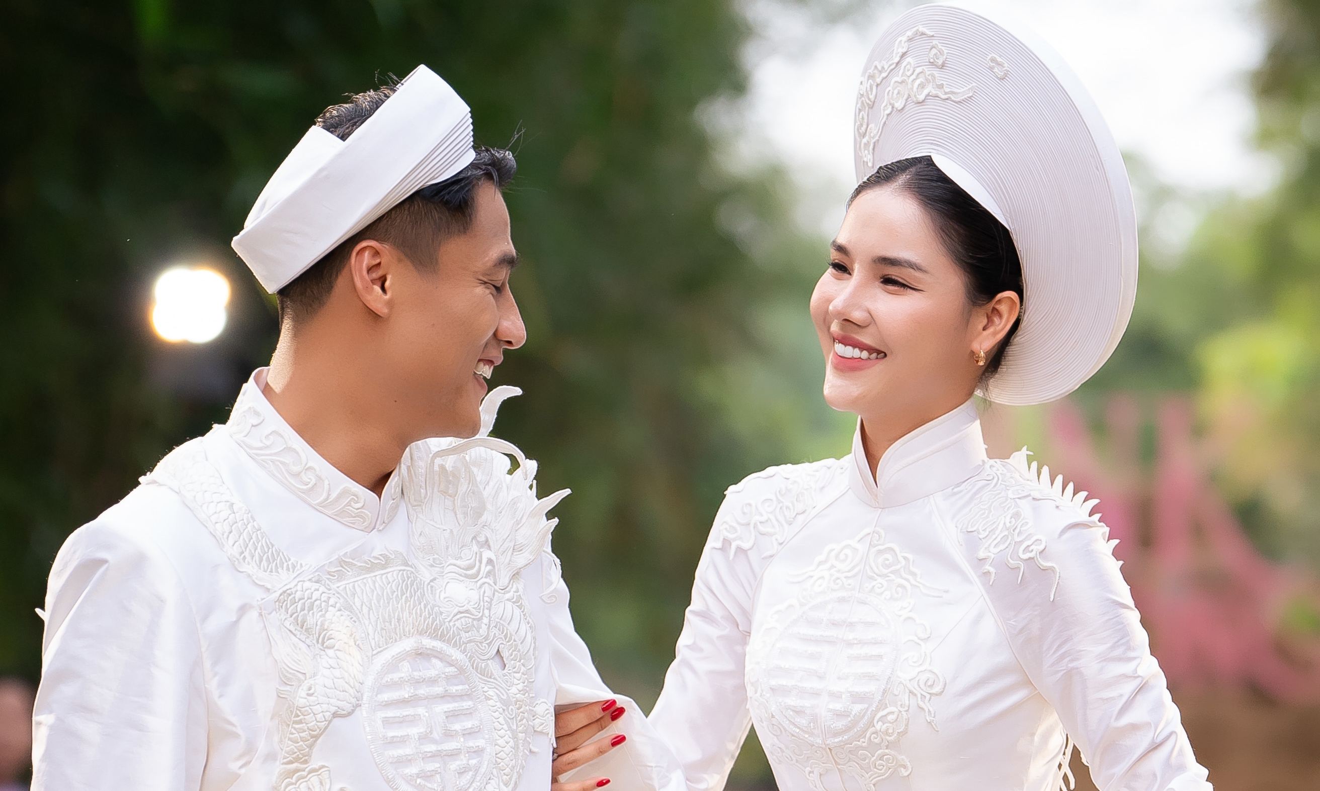 ky-han-mac-hong-quan-dien-vedette-ao-cuoi-ben-con-1733718605 Kỳ Hân - Mạc Hồng Quân diễn vedette áo cưới bên cồn