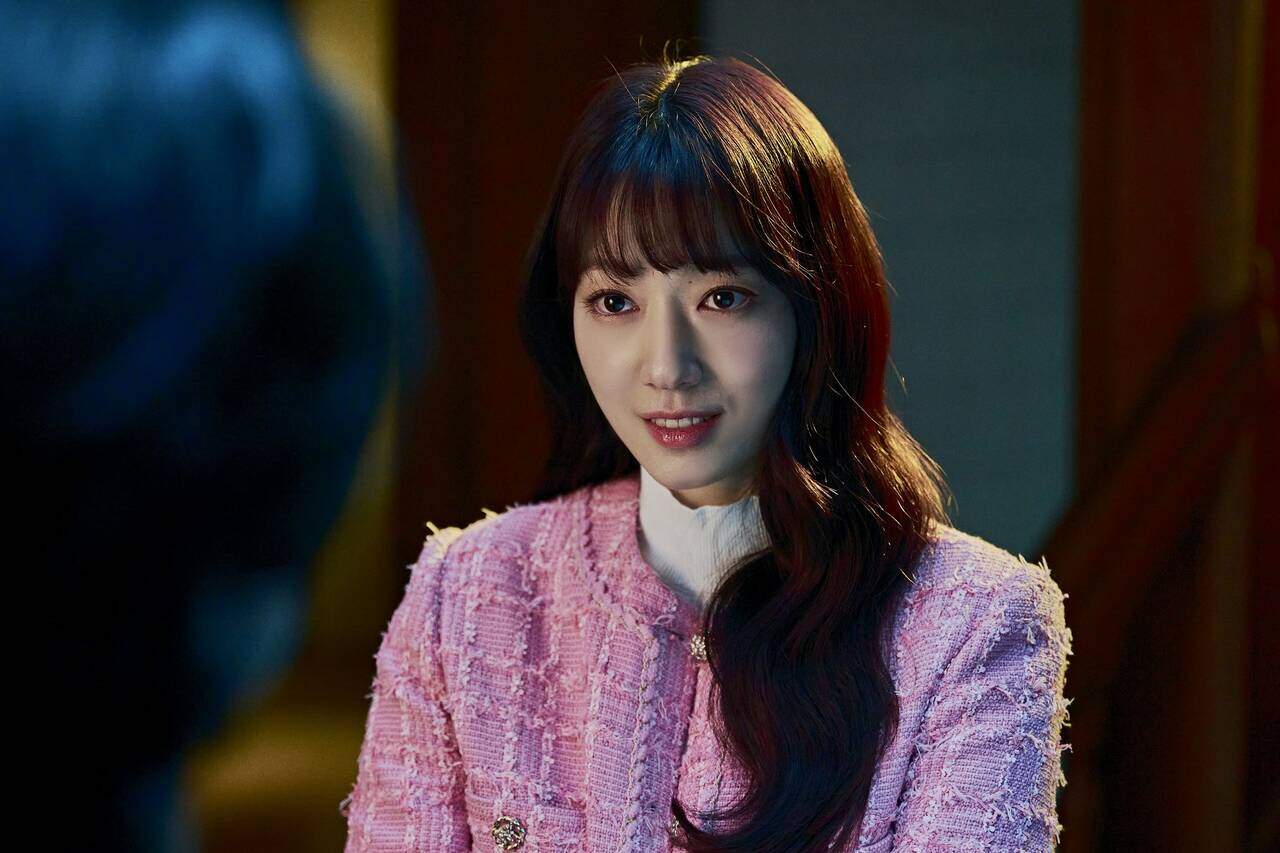 Park Shin Hye vừa có sự trở lại đáng chú ý với phim truyền hình Thẩm phán đến từ địa ngục (The Judge from Hell).