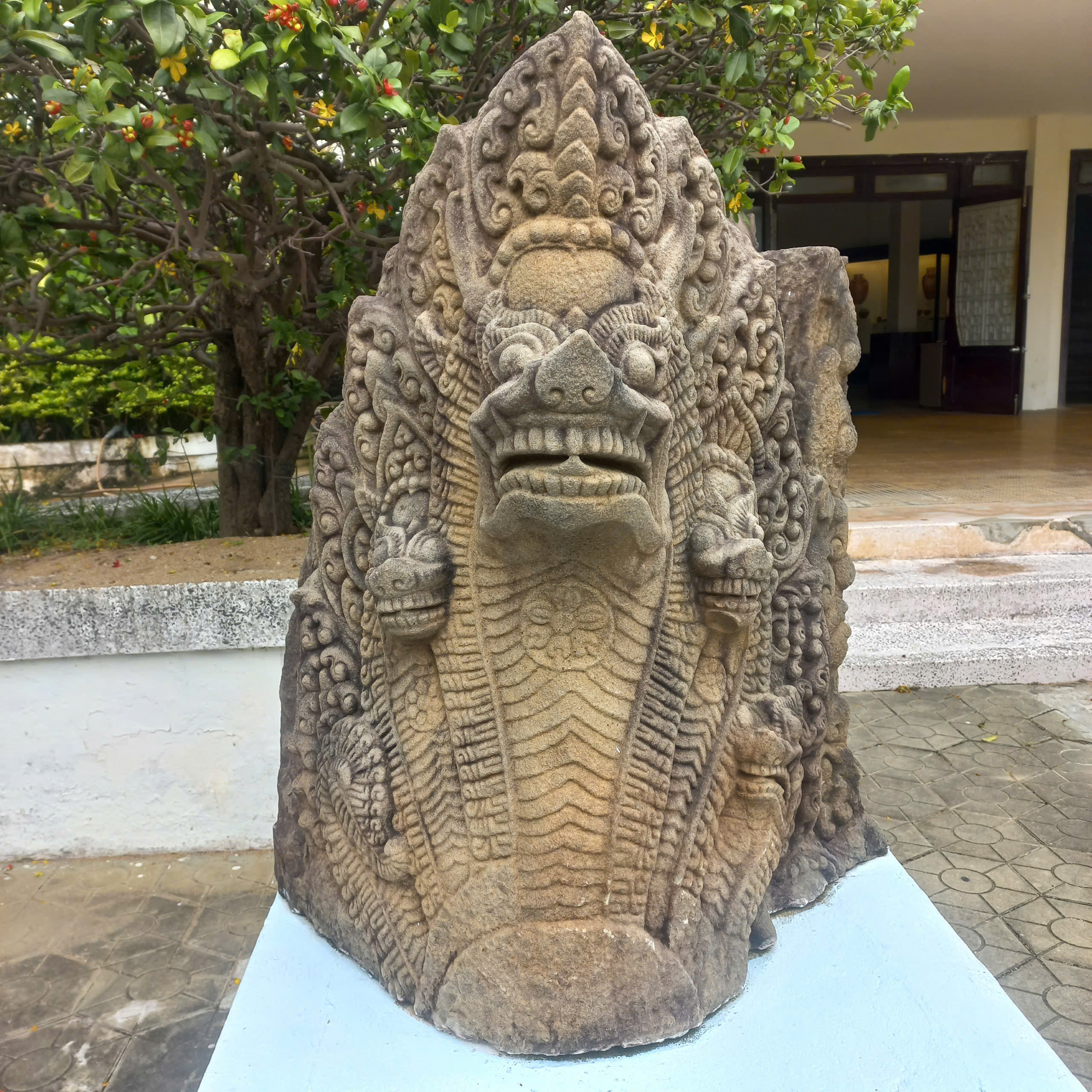 tr2_tnka Về một ngôi tháp Chăm trang trí rắn Naga đậm đặc - ảnh 2