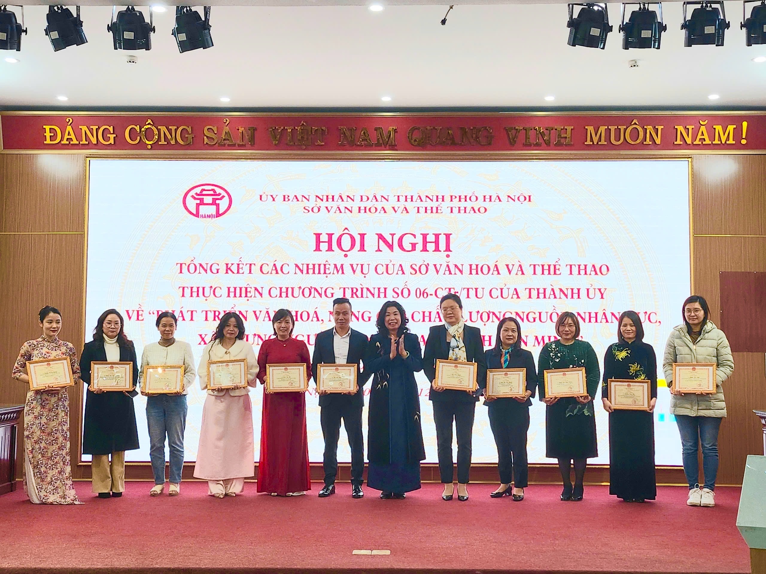 z611283608270915a6ca2ffe84f6b3ef69c8706b35ffa1_tpcm Khẳng định vị thế văn hóa, con người Thủ đô - ảnh 6